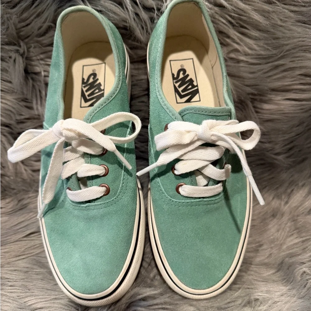 *LIKE NEW* Suede 1” Platform Vans (Women’s 8/ Mens 6.5) - Picture 2 of 7